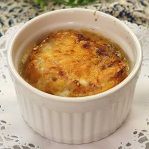 「オニオングラタンスープ」のレシピ動画