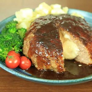 「カマンベールチーズハンバーグ」のレシピ動画