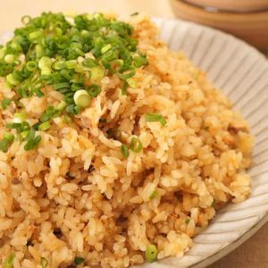 「鮭のにんにくバター醤油ご飯」のレシピ動画