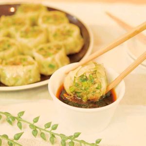 「ニラ饅頭」のレシピ動画