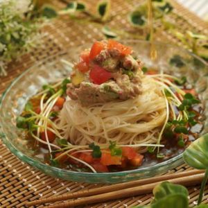 「梅アボカドそうめん」のレシピ動画