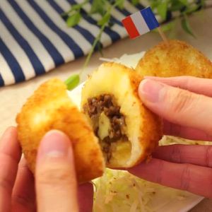 「カレーチーズコロッケ」のレシピ動画