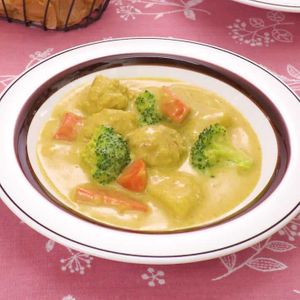 「チキンボールカレークリーム煮」のレシピ動画