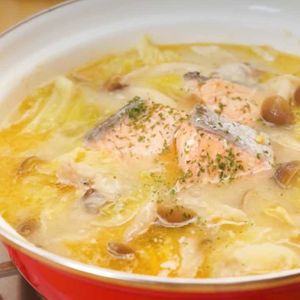 「塩鮭の味噌バター鍋」のレシピ動画