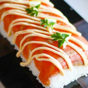 スモークサーモンの押し寿司