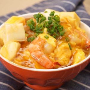 「エビとはんぺんのあんかけ丼」のレシピ動画