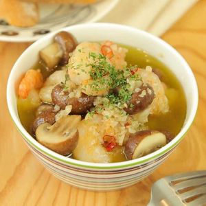 「マッシュルームとエビのアヒージョ」のレシピ動画