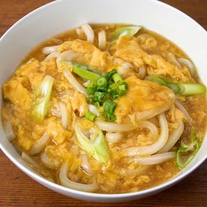 「卵とじうどん」のレシピ動画
