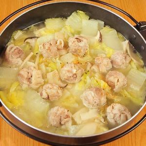 「豚こま団子の白菜鍋」のレシピ動画