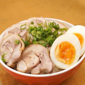 「鶏チャーシュー丼」のレシピ動画