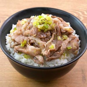 「ねぎ塩豚丼」のレシピ動画