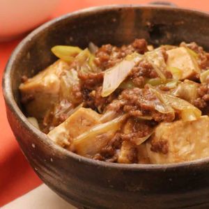 「すき焼き風ひき肉と豆腐の煮込み」のレシピ動画