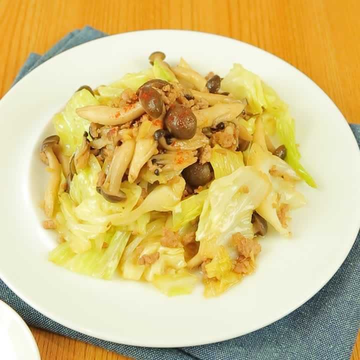 キャベツとしめじのにんにく醤油炒め
