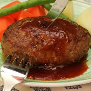「煮込みハンバーグ」のレシピ動画