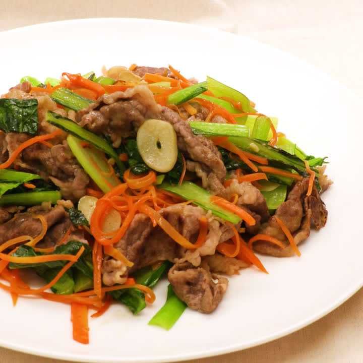 牛肉と小松菜のにんにく塩炒め