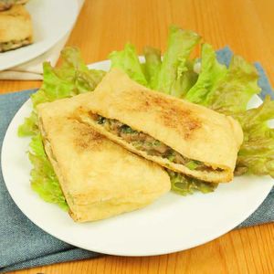 「小松菜入り肉だねのきつねサンド焼き」のレシピ動画