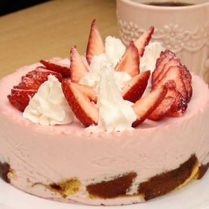 「いちごのムースケーキ」のレシピ動画