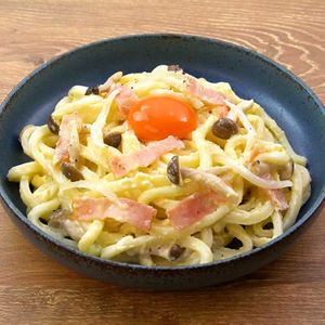 「カルボナーラうどん」のレシピ動画