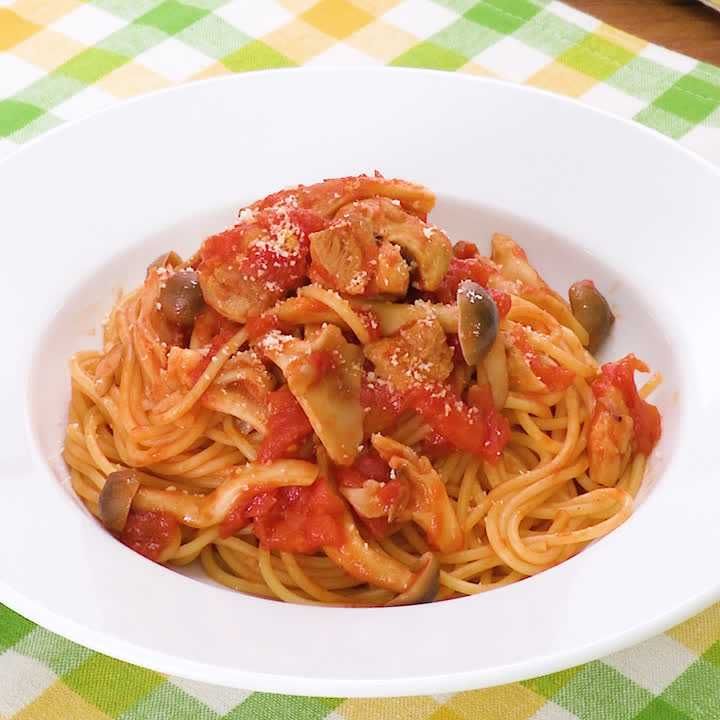 きのこと鶏肉のトマトパスタ