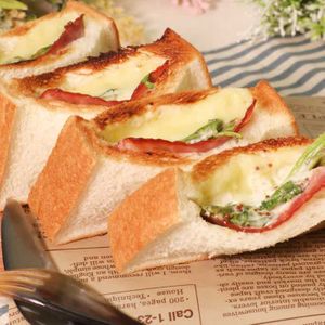 「ベーコンとルッコラのポケットサンド」のレシピ動画