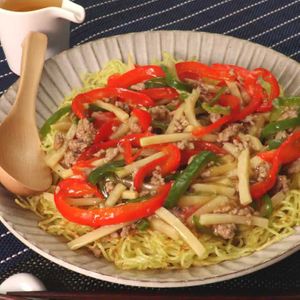 「チンジャオロースあんかけ焼きそば」のレシピ動画