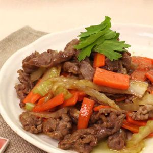 「牛肉とセロリのオイスターソース炒め」のレシピ動画