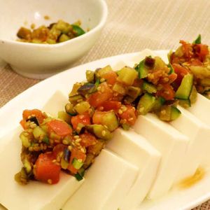 「きゅうりとなすのピリ辛やっこ」のレシピ動画