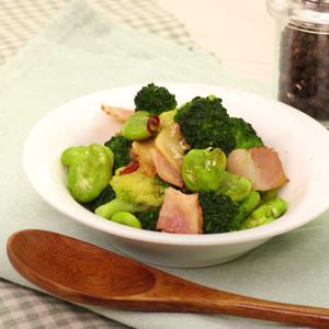 そら豆とベーコンのペペロンチーノ風炒め