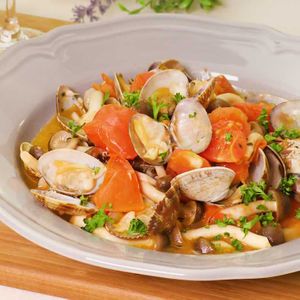 「あさりときのこのトマト煮」のレシピ動画