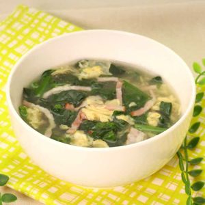 「ほうれん草と卵のジンジャースープ」のレシピ動画