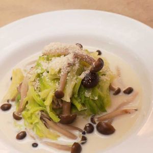 「キャベツときのこのミルク煮」のレシピ動画