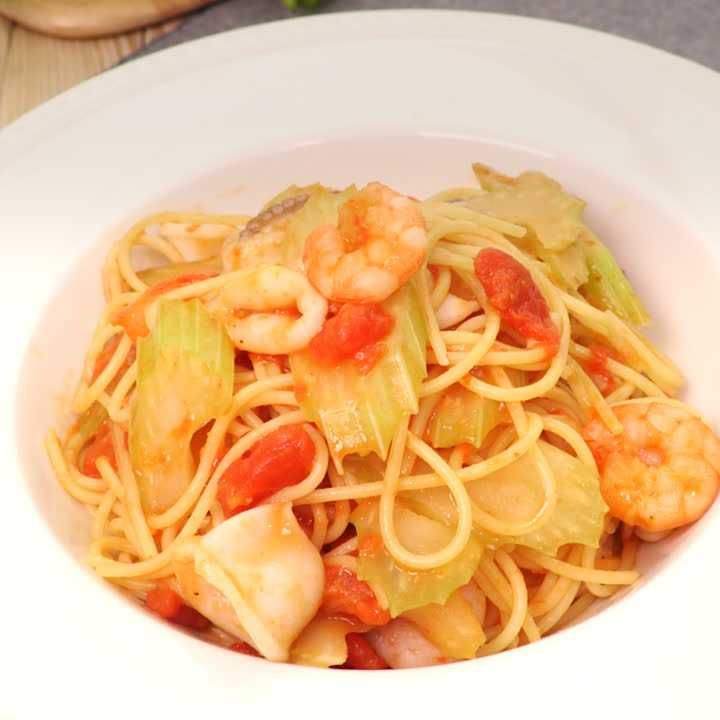 セロリのシーフードトマトパスタ