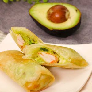 「えびアボカドのチーズ春巻き」のレシピ動画
