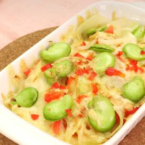 「そら豆と新玉ねぎのチーズ焼き」のレシピ動画