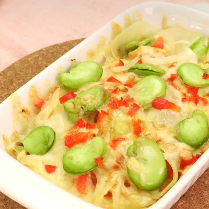 そら豆と新玉ねぎのチーズ焼き