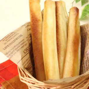 「春巻きの皮でバターシュガースティック」のレシピ動画