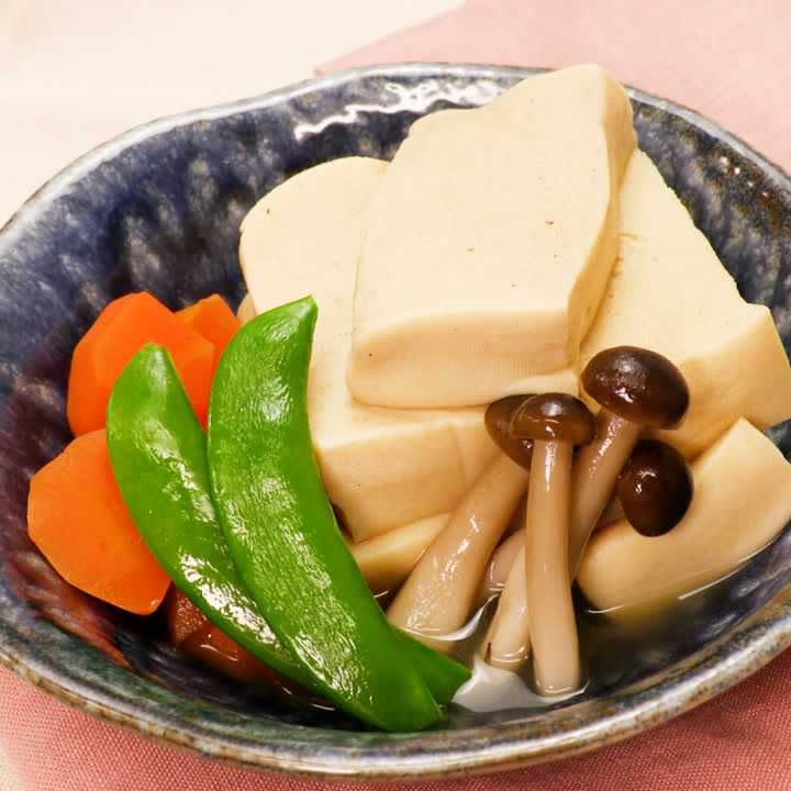 ヘルシーで美味しい 基本の高野豆腐の含め煮のレシピ動画 作り方 Delish Kitchen