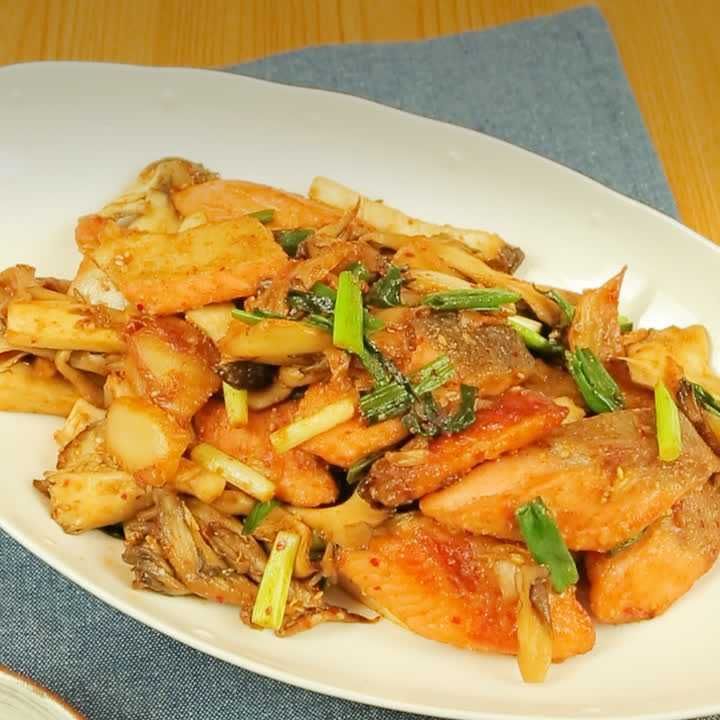 きのこと鮭のキムチ炒め