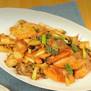 きのこと鮭のキムチ炒め