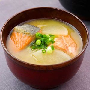 「あぶり鮭と大根のみそ汁」のレシピ動画