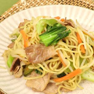 「チンゲン菜と豚こまの柚子胡椒焼きそば」のレシピ動画