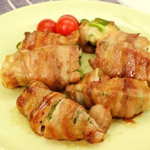 「チーズたっぷりピーマンの肉巻き」のレシピ動画