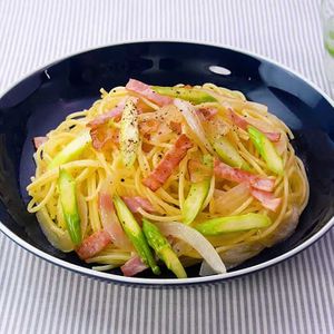 「アスパラベーコンのレモンパスタ」のレシピ動画