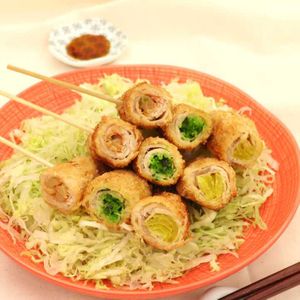 「漬物の肉巻き揚げ」のレシピ動画