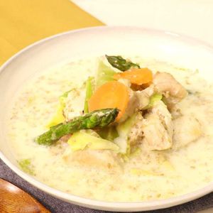 「鶏肉とキャベツの豆乳旨スープ」のレシピ動画