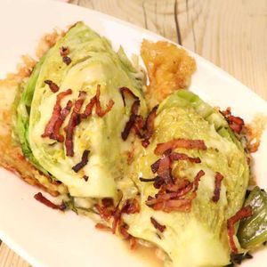 「丸ごとレタスのチーズカレー焼き」のレシピ動画