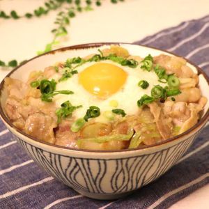 「とろろみそ豚丼」のレシピ動画