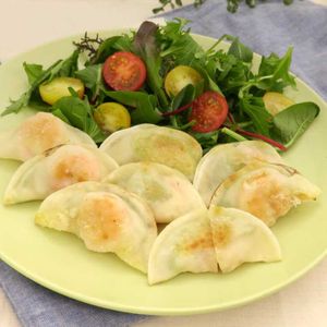 えびとアボカドの包み焼き