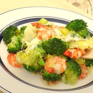 「えびとブロッコリーのガーリック炒め」のレシピ動画
