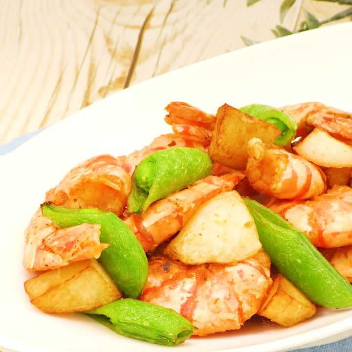 「えび×じゃがいも」の人気レシピ26選！揚げ物や炒め物などご紹介